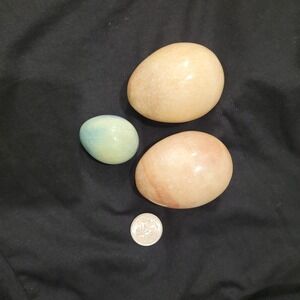 Set‎ of 3 Polished Onyx Quartz Crystal Eggs – Gemstone Display / Collectible